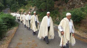 Qui peut encore monter un métier à tisser ? Burnous, Qechabiya, Hayek, Zerbiya