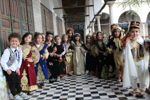 Costume féminin de cérémonies dans le Grand Est de l’Algérie : Savoirs et savoir-faire associés à la confection et à la parure de la «Gandoura» et de la «Melehfa»