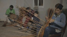 9-Travail_collectif_de_jeunes_artisans_en_vannerie_Tizi_Ouzou.jpg